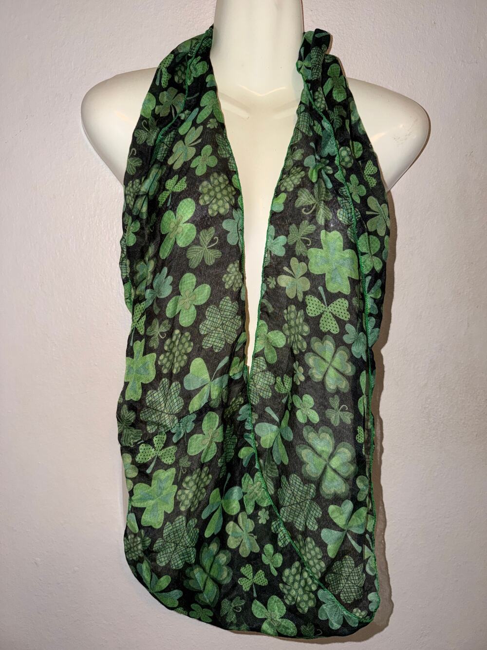 St Patrickβs Day Shamrock Clover Infinity Scarf Green Black 64β